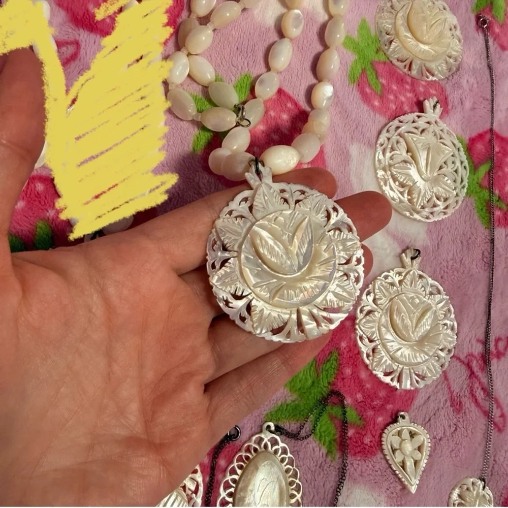 Necklace bundle Jewelry Set mother of pearl hand carved - Picture 5 of 6